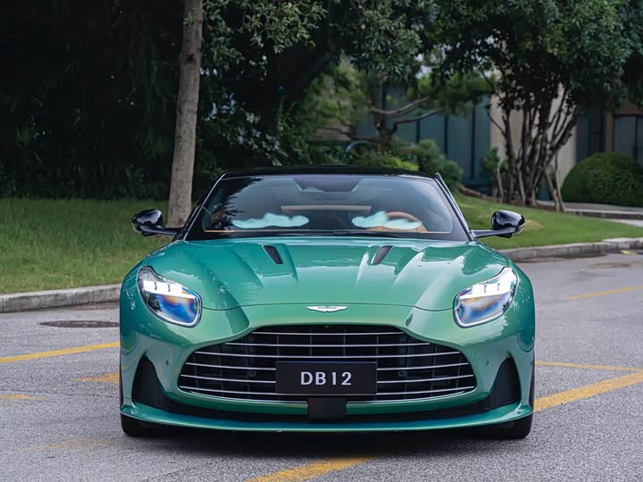 Aston Martin DB12, 2024 — фото 2 из 9