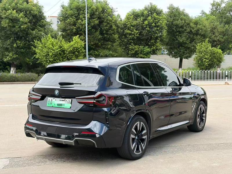 BMW iX3, 2023 — фото 4 из 8
