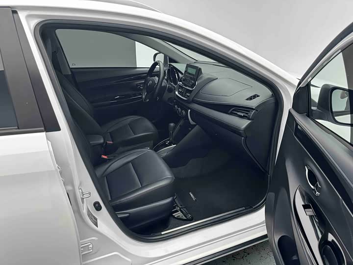 Toyota Yaris L Hatchback, 2022 — фото 7 из 9