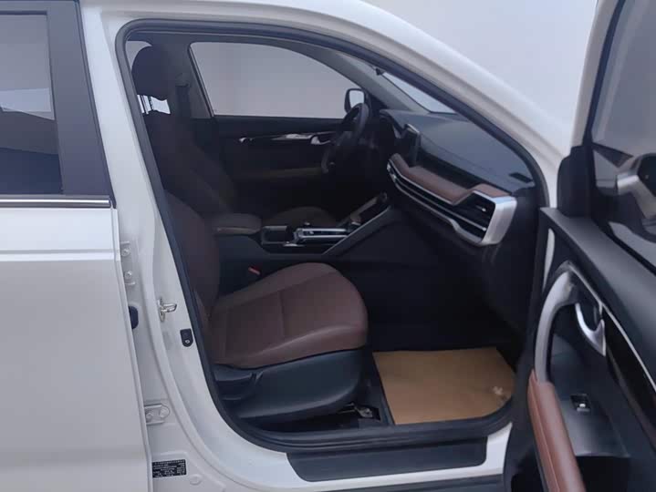 Kia Sportage GT-line, 2023 — фото 8 из 9
