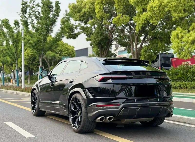 Lamborghini Urus, 2022 — фото 4 из 9