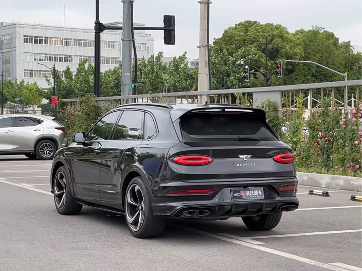 Bentley Bentayga, 2022 — фото 6 из 9