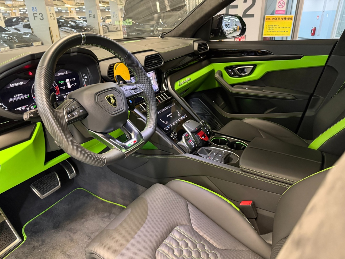 Lamborghini Urus, 2023 — фото 5 из 12