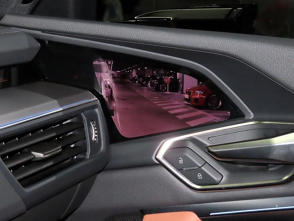 Audi Q8 e-tron, 2024 — фото 12 из 12