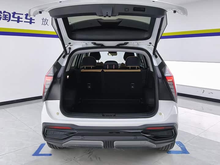 Geely Atlas L, 2023 — фото 4 из 9