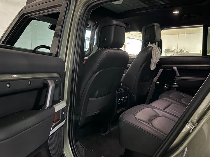 Land Rover Defender, 2023 — фото 7 из 9