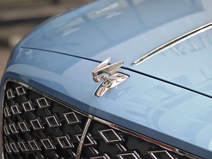 Bentley Flying Spur Hybrid, 2025 — фото 2 из 9
