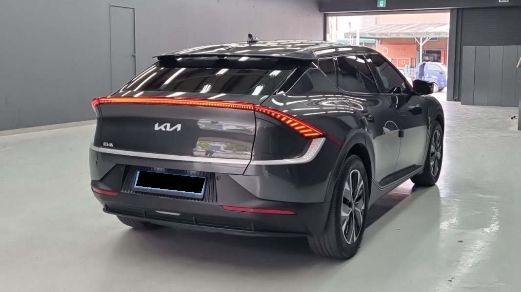 Kia EV6, 2022 — фото 2 из 12