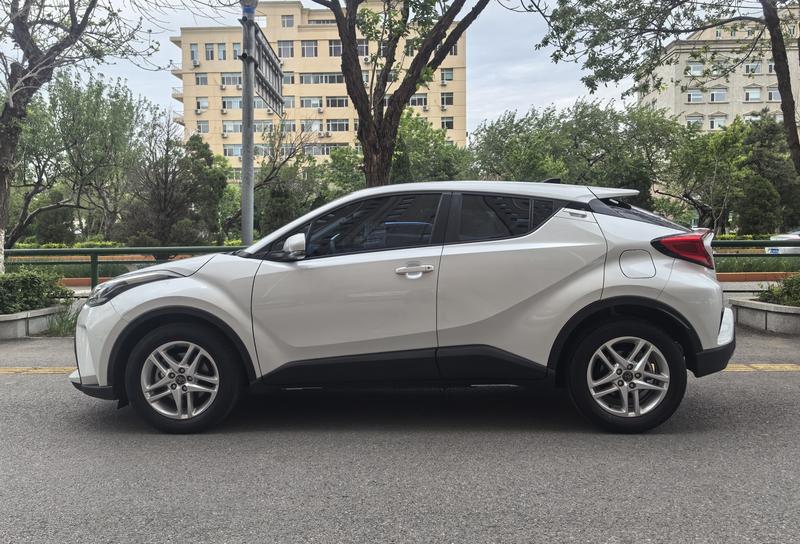 Toyota C-HR, 2023 — фото 3 из 12