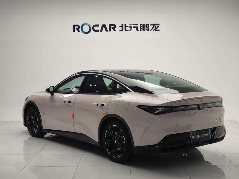 BAIC Arcfox Alpha S5, 2025 — фото 5 из 12
