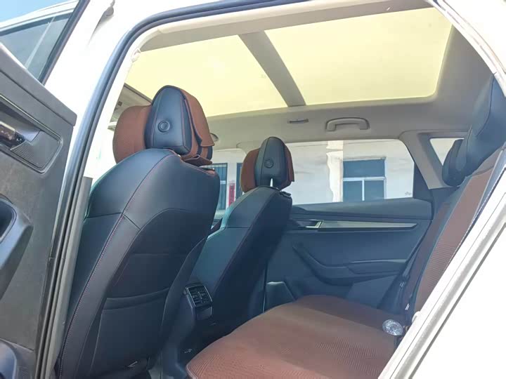 Skoda Karoq, 2023 — фото 6 из 9