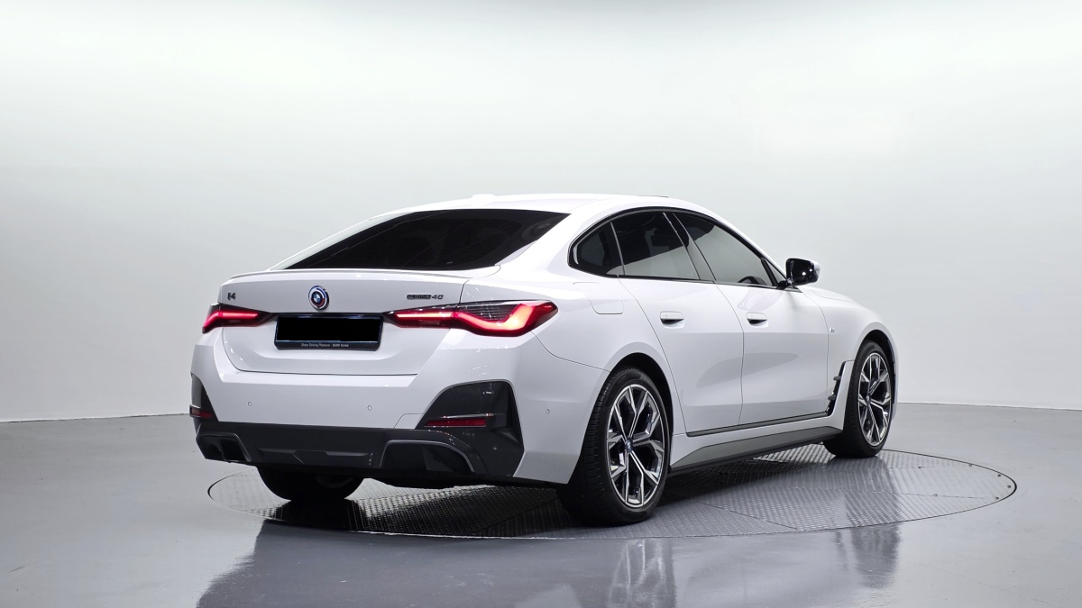 BMW i4, 2022 — фото 2 из 12