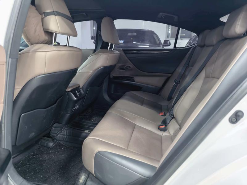 Lexus ES, 2023 — фото 11 из 12