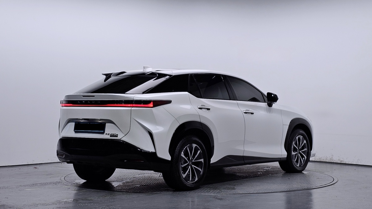 Lexus RZ, 2023 — фото 2 из 12