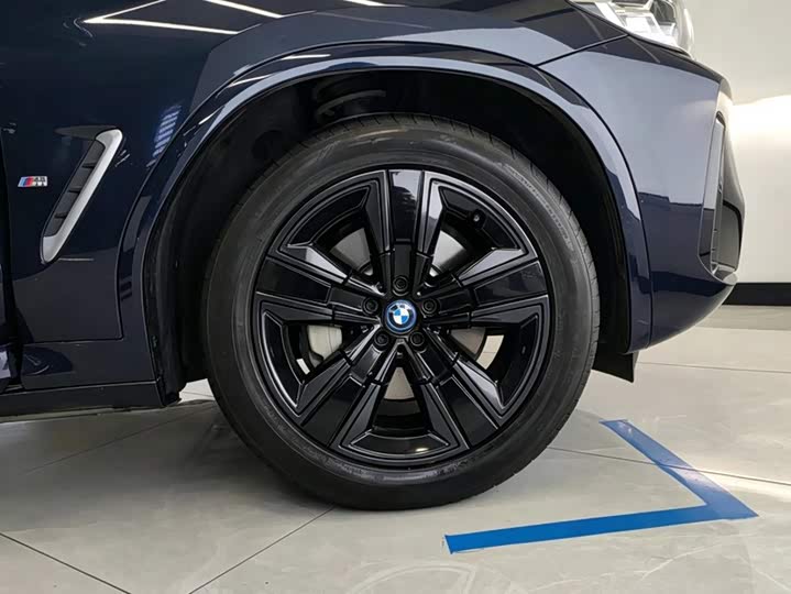 BMW iX3, 2023 — фото 6 из 9