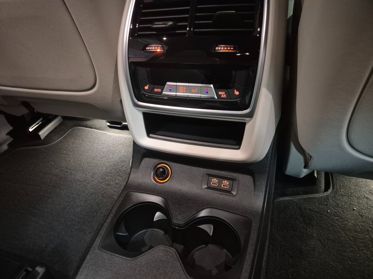 BMW X7, 2025 — фото 12 из 12