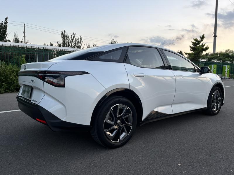 Toyota bZ3, 2025 — фото 7 из 12