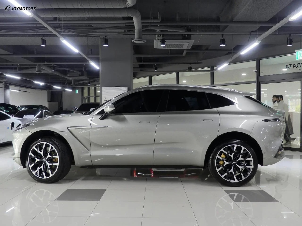 Aston Martin DBX, 2021 — фото 2 из 12