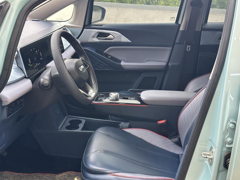 Geely Geometry E Firefly, 2023 — фото 8 из 10