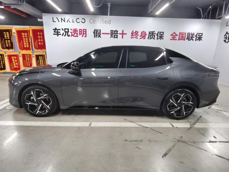 Lynk & Co 07 EM-P Hybrid, 2025 — фото 4 из 12