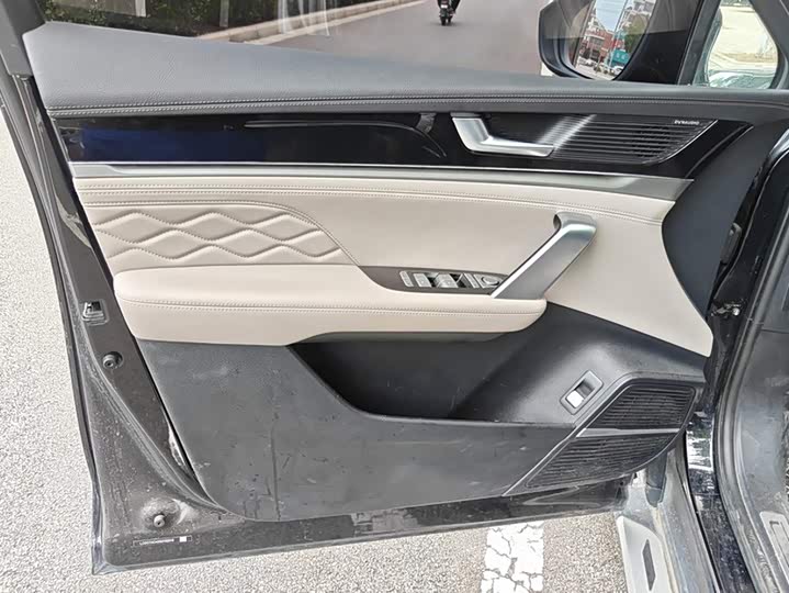 BYD Tang Hybrid/EV, 2025 — фото 7 из 9