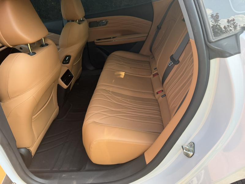 Geely Galaxy Starshine 8 EM-i, 2026 — фото 9 из 10