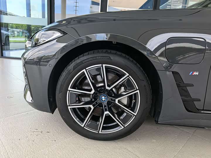 BMW i4, 2025 — фото 4 из 9