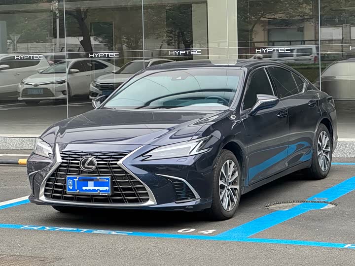Lexus ES, 2025 — фото 2 из 3