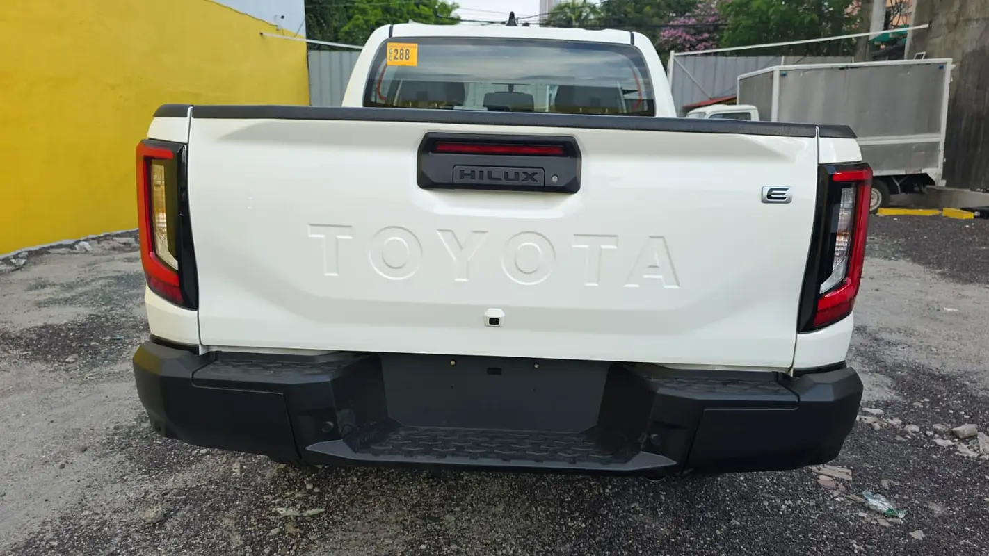 Toyota Hilux, 2026 — фото 7 из 10