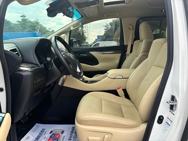 Toyota Alphard, 2021 — фото 7 из 9