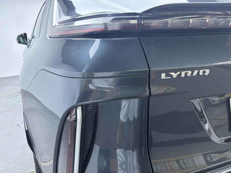 Cadillac Lyriq, 2025 — фото 10 из 12