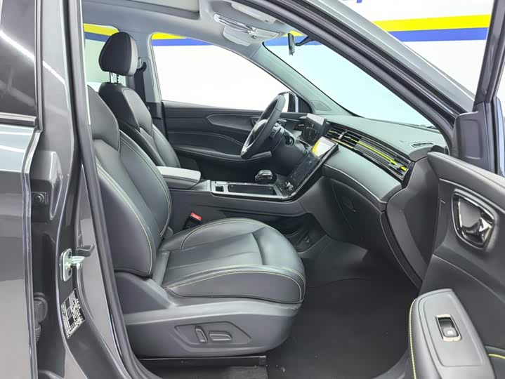 Roewe RX5 Hybrid, 2021 — фото 8 из 9