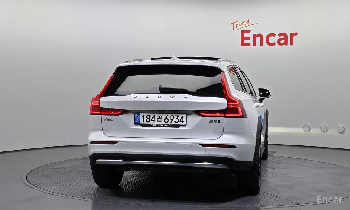Volvo V60, 2023 — фото 4 из 12