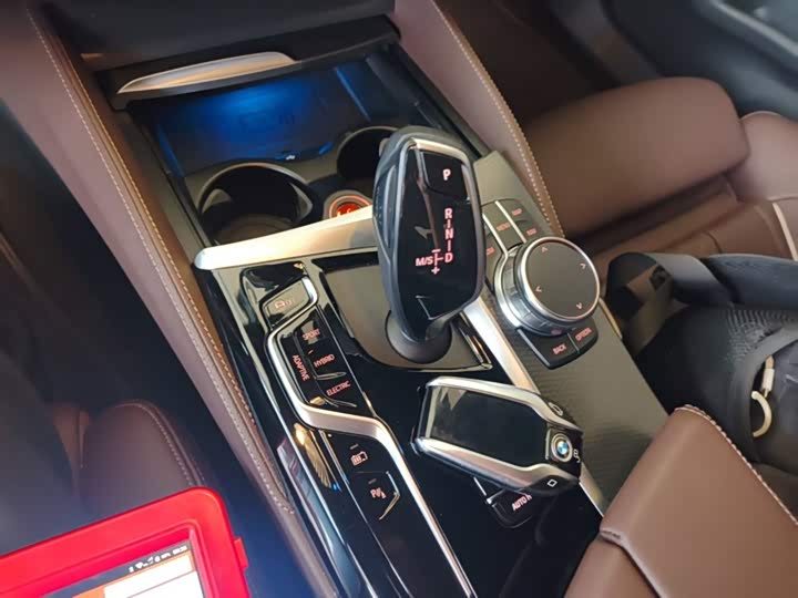 BMW 5 Series Hybrid, 2022 — фото 9 из 9