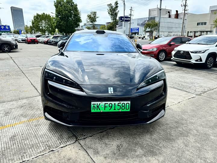 BYD Yangwang U7, 2025 — фото 3 из 9
