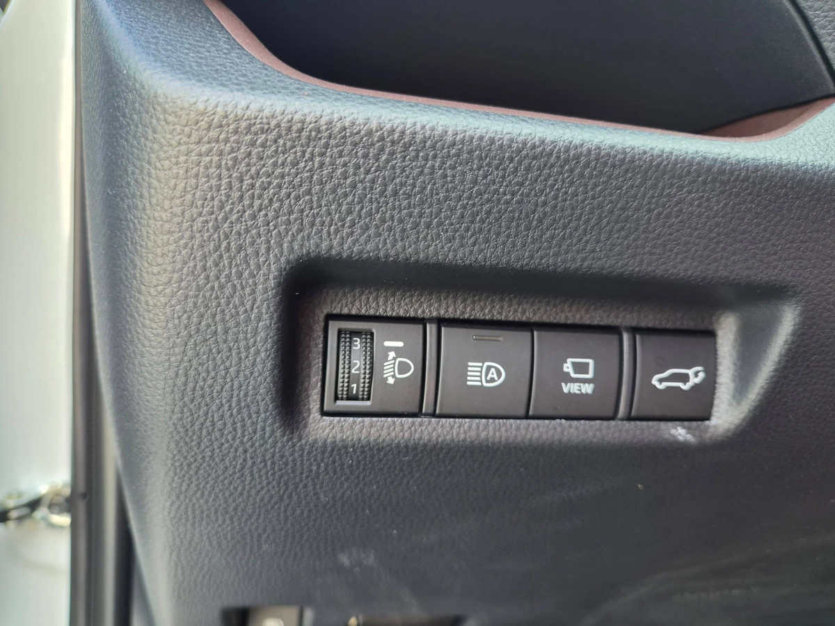 Toyota Rav4, 2021 — фото 8 из 12