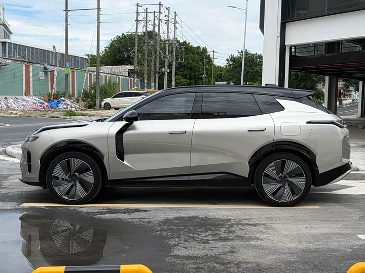 Lynk & Co 08 EM-P Hybrid, 2023 — фото 7 из 9