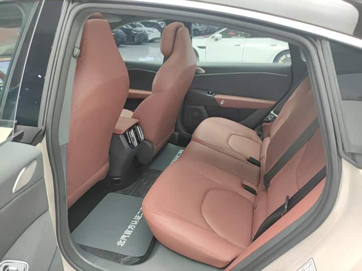 BAIC Arcfox Alpha S5, 2026 — фото 7 из 9