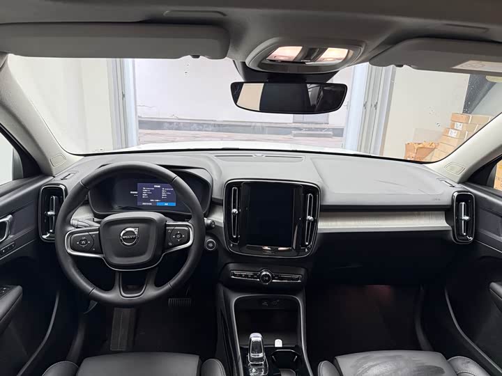 Volvo XC40, 2025 — фото 9 из 9
