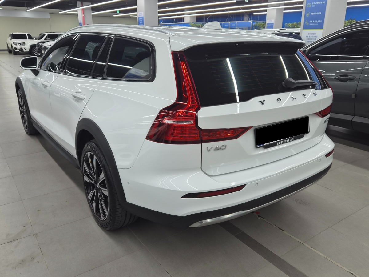 Volvo V60, 2022 — фото 4 из 12