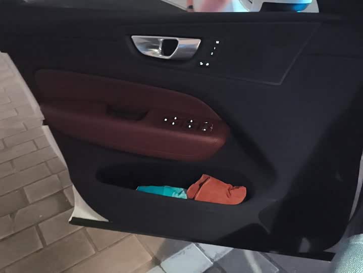 Volvo XC60, 2023 — фото 7 из 9