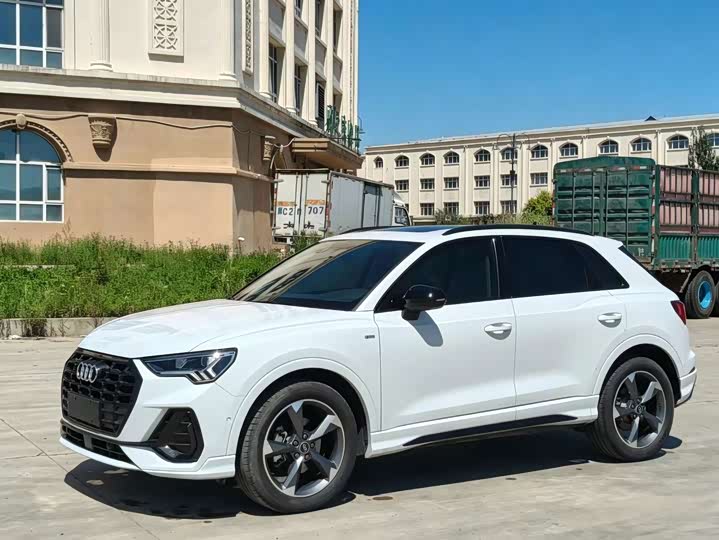 Audi Q3, 2023 — купить в Санкт-Петербурге под ключ