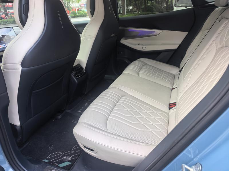 Lynk & Co 08 EM-P Hybrid, 2025 — фото 11 из 12