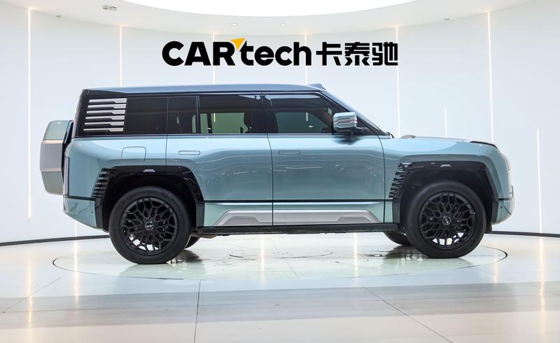 BYD Yangwang U8, 2023 — фото 8 из 12