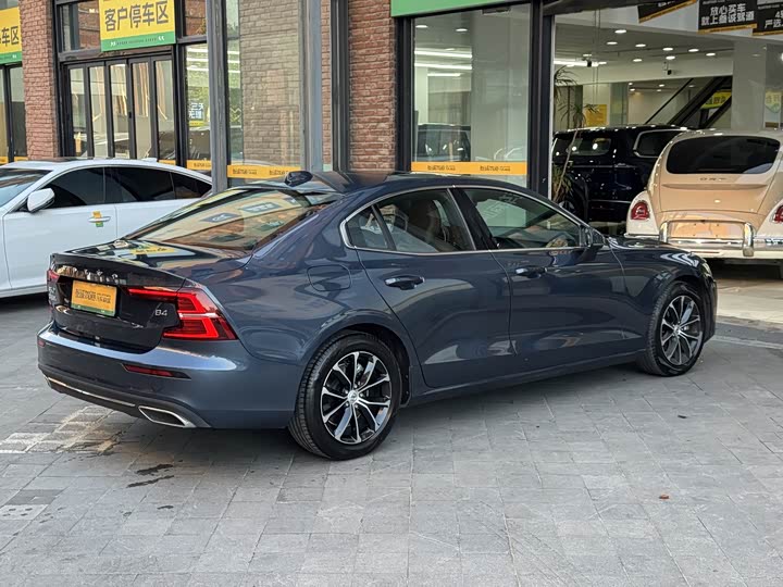 Volvo S60, 2021 — фото 5 из 9