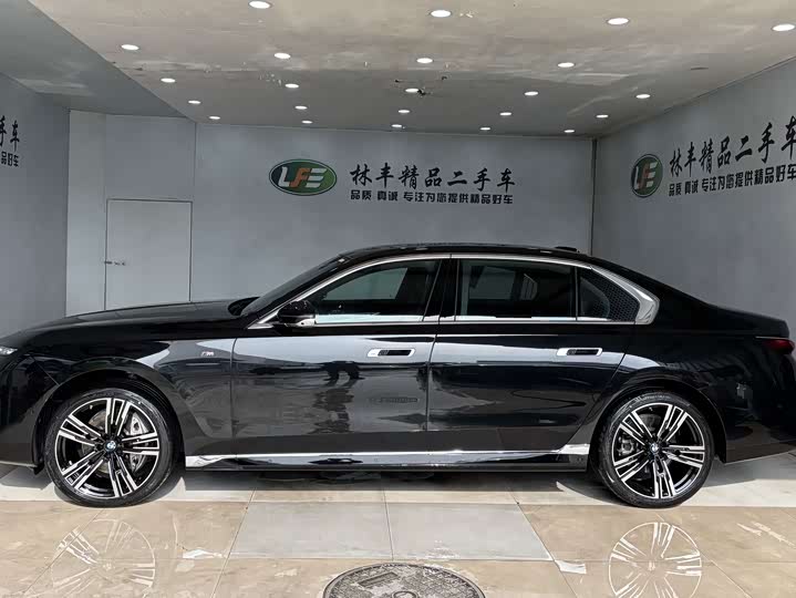 BMW 7 Series, 2024 — фото 4 из 9