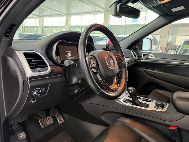 Jeep Grand Cherokee, 2022 — фото 7 из 9