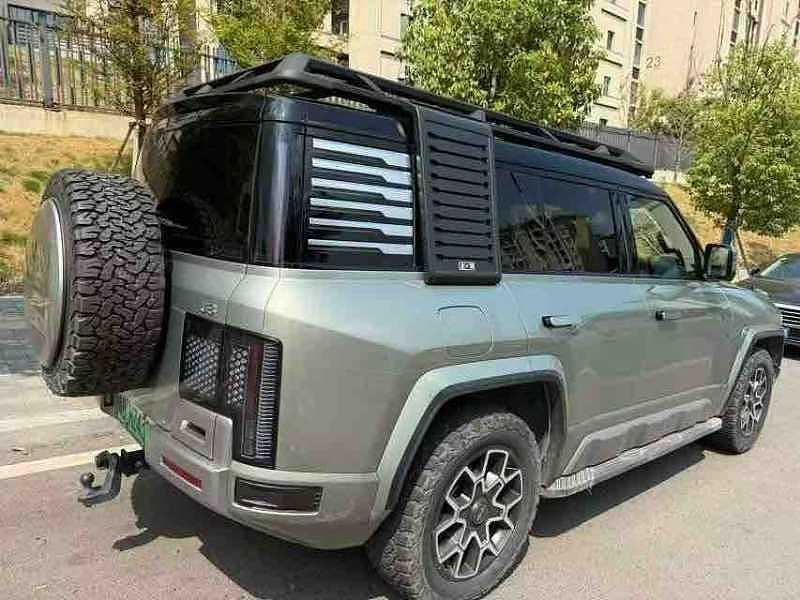 BYD Yangwang U8, 2024 — фото 2 из 7