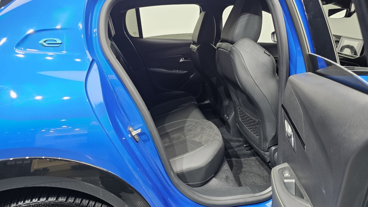 Peugeot 208, 2023 — фото 11 из 12