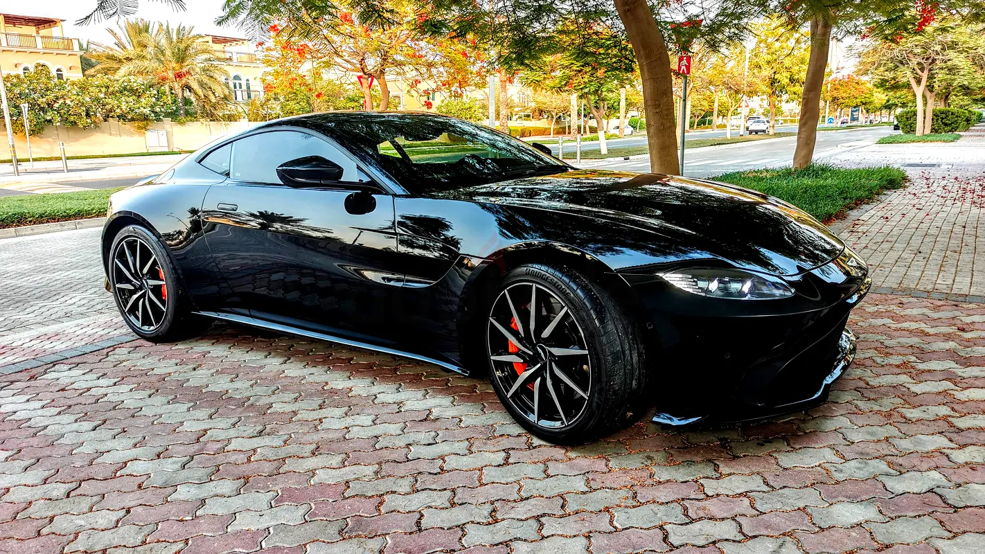 Aston Martin Vantage, 2023 — фото 3 из 10